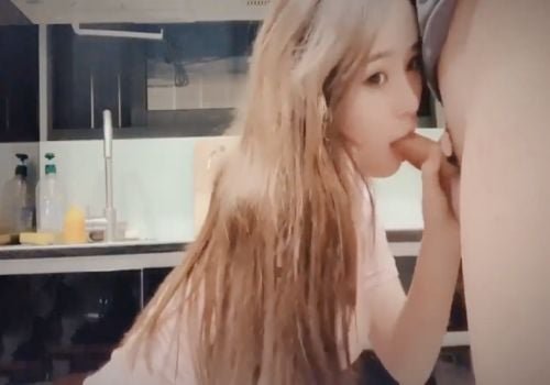 น้องสาวแอบบันทึกพี่ชายของเธอในช่วงเวลาที่อากาศร้อน