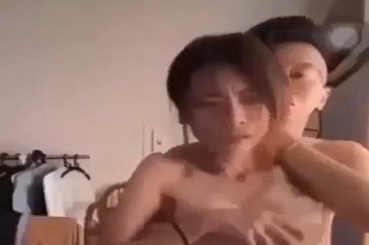 มีเพศสัมพันธ์กับเพื่อนที่ดีที่สุดของเธอ