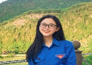 น้องสาวที่เต็มไปด้วยความปรารถนาชอบใช้มะเขือยาวเพื่อช่วยตัวเอง