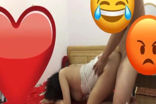 พ่อและลูกชายสองคนสำรวจความสุขใหม่กับภรรยาของกันและกัน