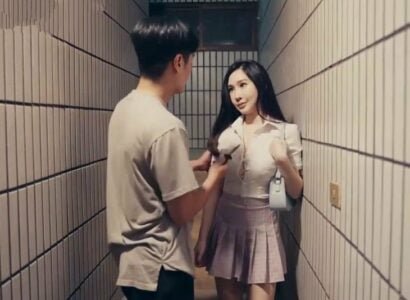 ชายผู้น่าสงสารถูกล้อเลียน แต่ถูกแช่โดยสาวสวยที่มีความรัก