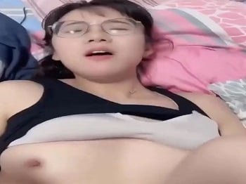 Tran Thi Huyen Tran ค้นพบเตียงกับคนรักลับ